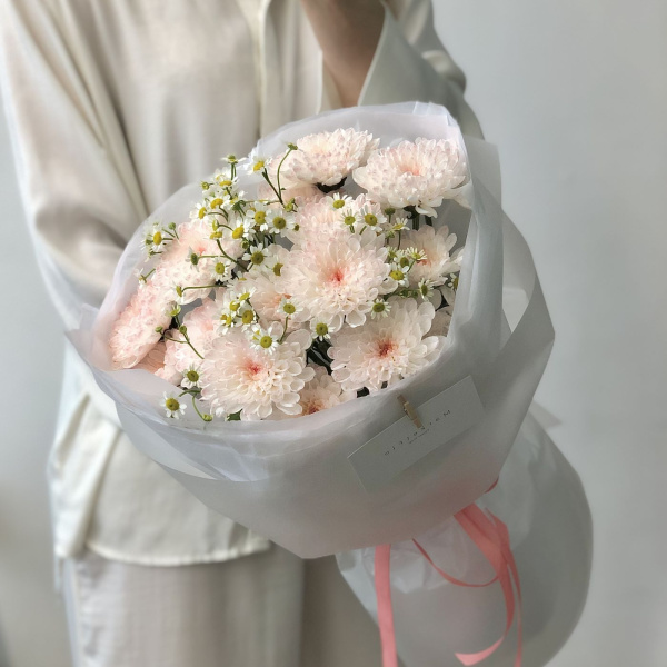 ДУОБУКЕТ ИЗ ХРИЗАНТЕМ И РОМАШЕК